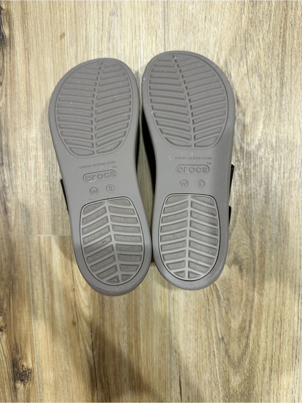 WOMEN'S CROCS BROOKLYN LOW WEDGE SANDALS - Picture 4 of 6